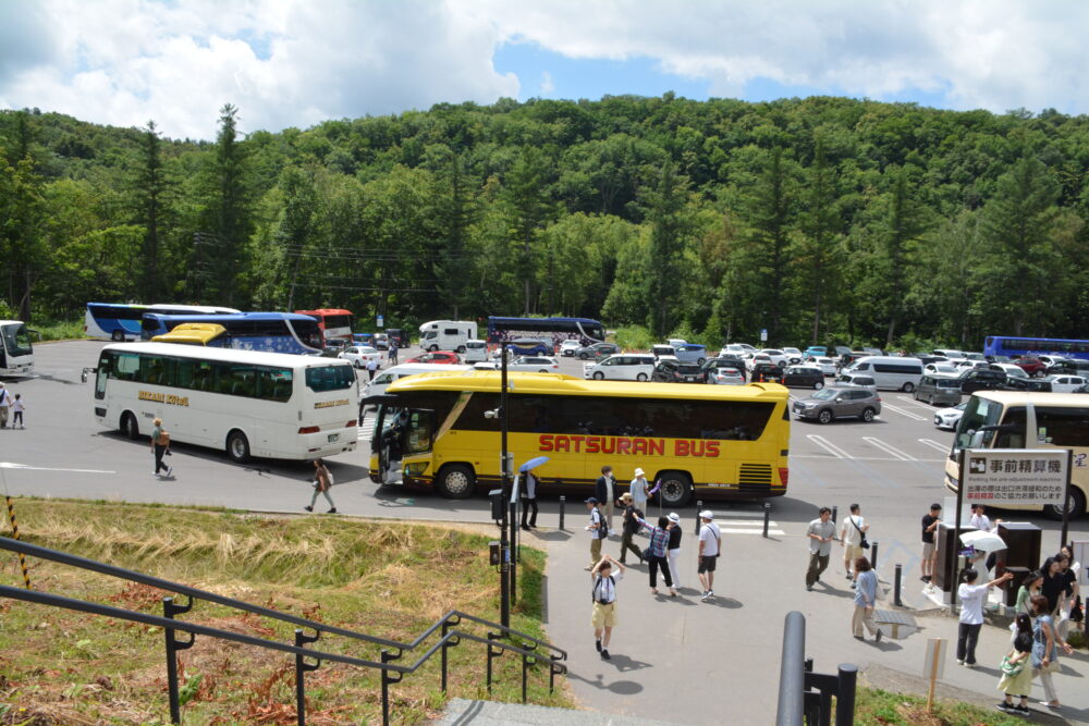 青い池の駐車場