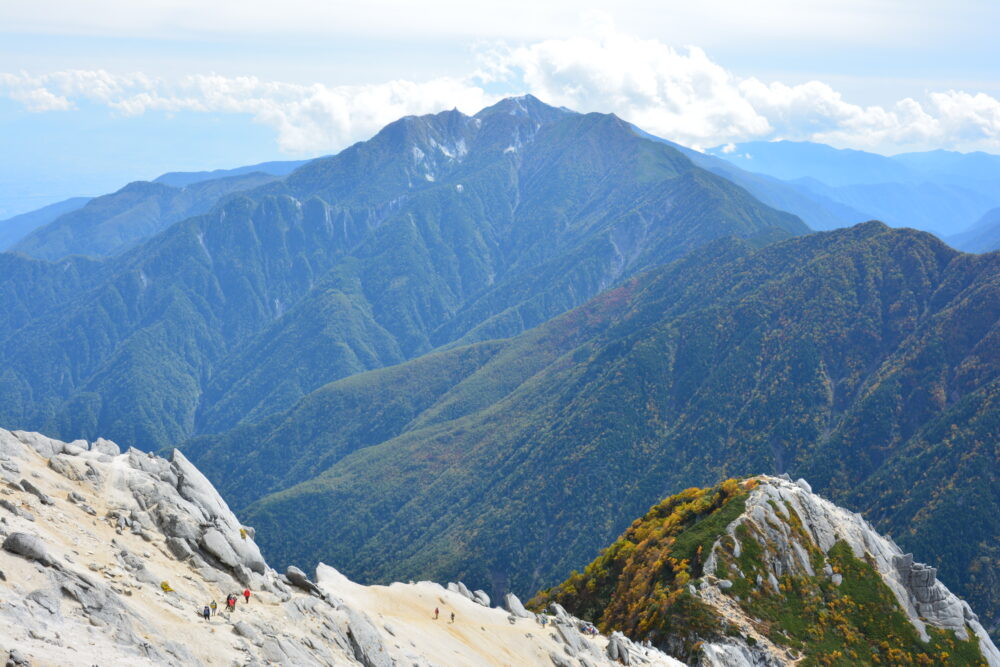 甲斐駒ヶ岳山頂から見た鳳凰山