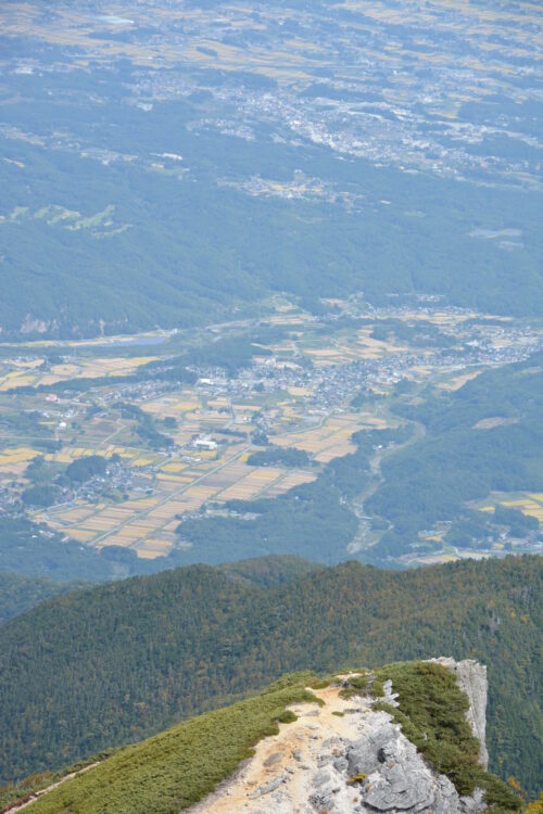 甲斐駒ヶ岳山頂から下界