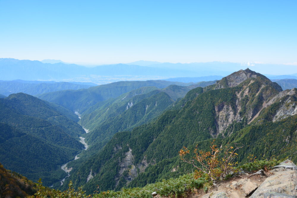 甲斐駒ヶ岳から見た景色