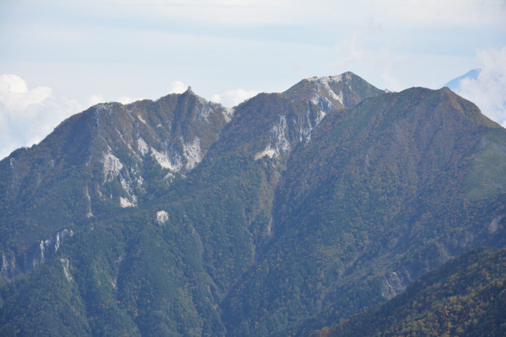 甲斐駒ヶ岳山頂から見た鳳凰山