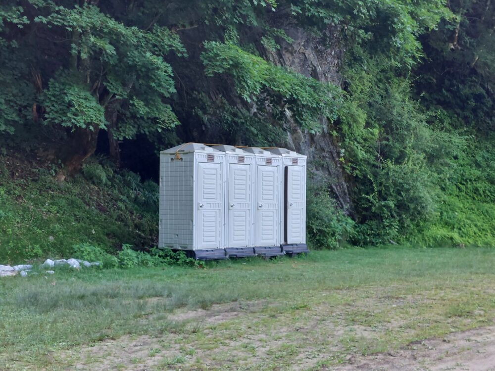 鳥倉登山口のトイレ