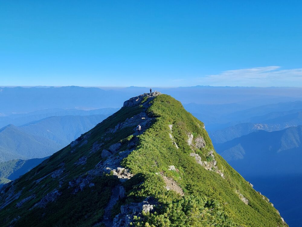 塩見山頂（東峰）から見た西峰