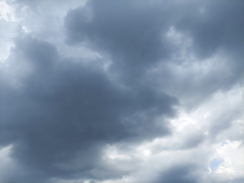 どんよりとした雨雲