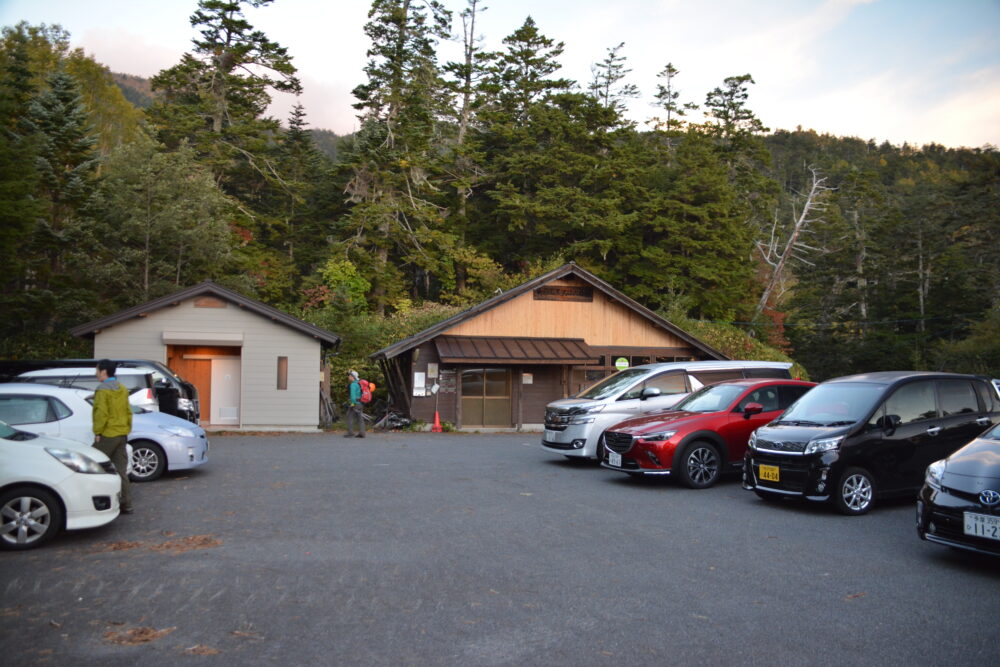 御嶽山の中の湯登山口駐車場