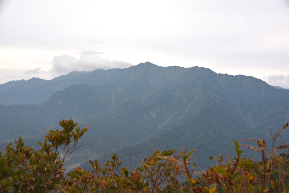 越後駒ヶ岳から見た荒沢岳