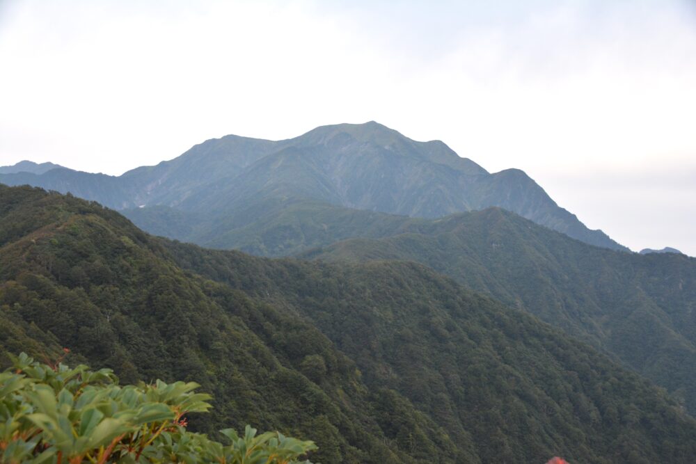 越後駒ヶ岳と稜線