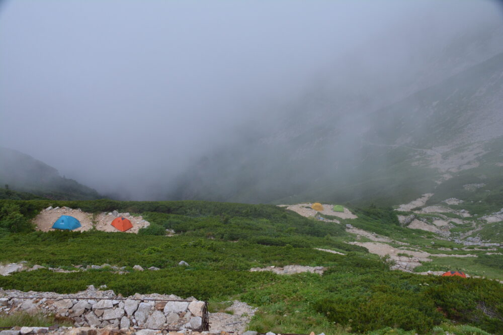 唐松岳頂上山荘のテント場