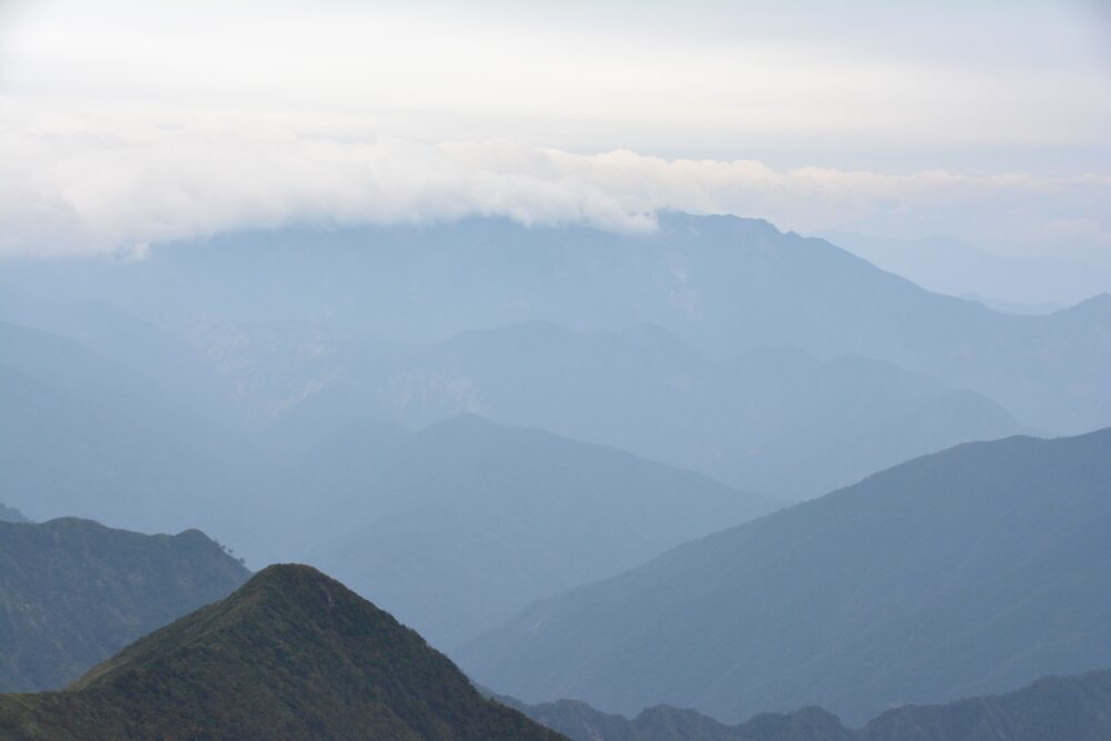 越後駒ヶ岳山頂から見る巻機山