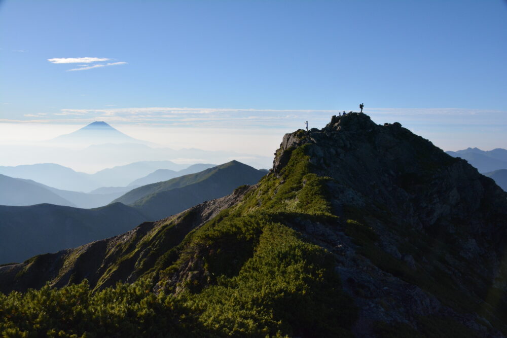 塩見山頂（東峰）と富士山