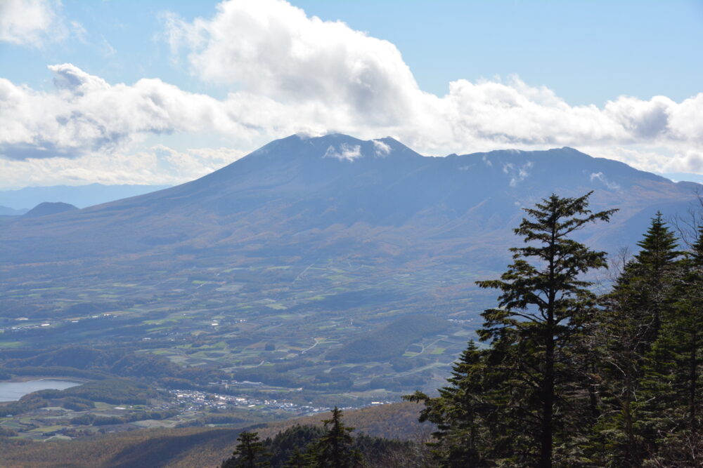 四阿山から眺める浅間山