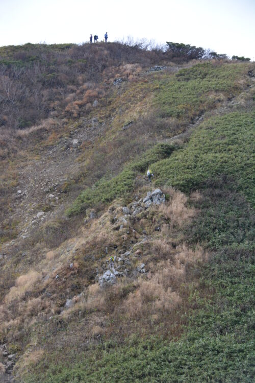 雨飾山山頂直下