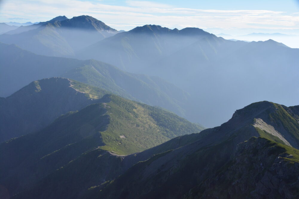 塩見山頂から見た仙塩尾根