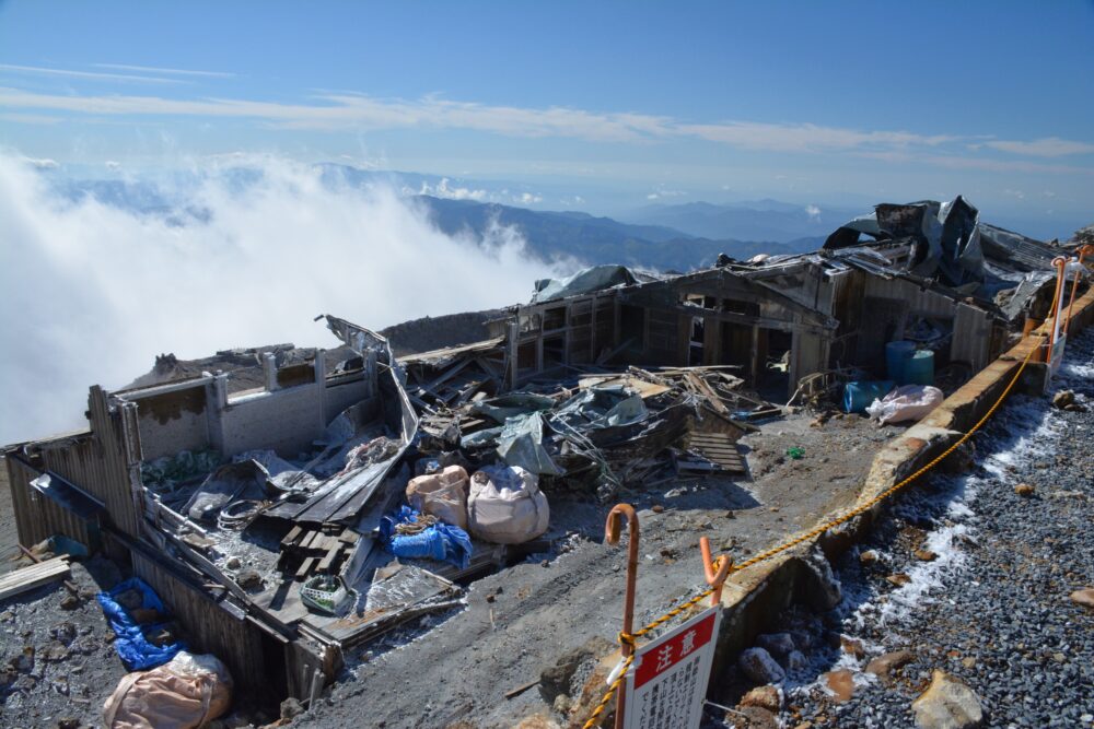 御嶽山山頂の剣ヶ峰山荘