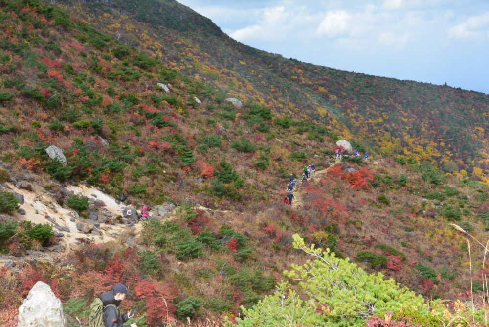 安達太良山の紅葉と登山道