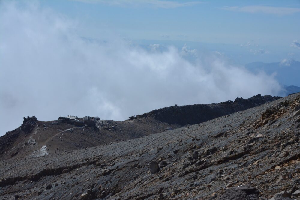 御嶽山山頂から見た大滝口ルート