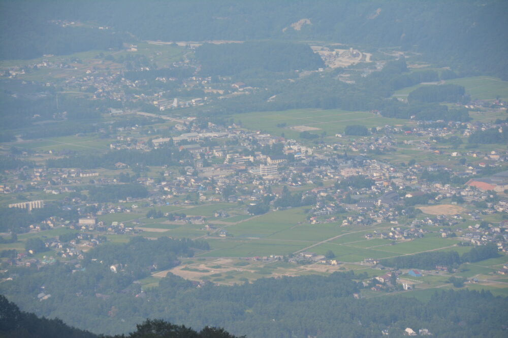 アルプス平から見る白馬の町並み