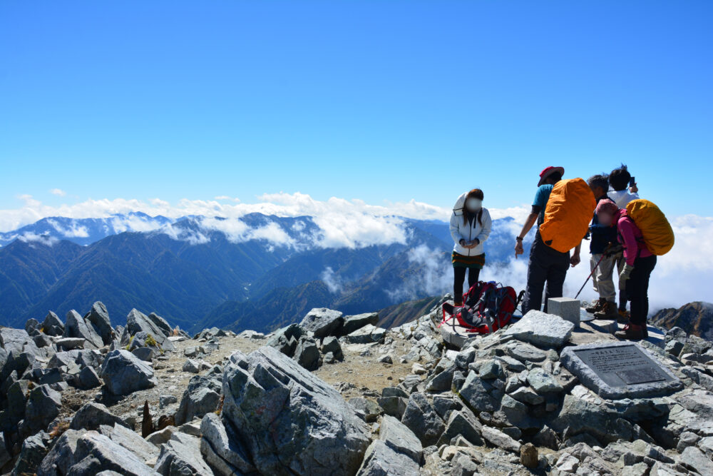 立山の雄山山頂の景色