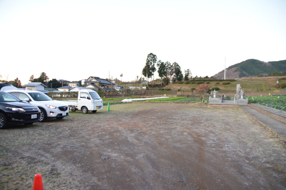 塔ノ岳大倉登山口近くの民家の駐車場