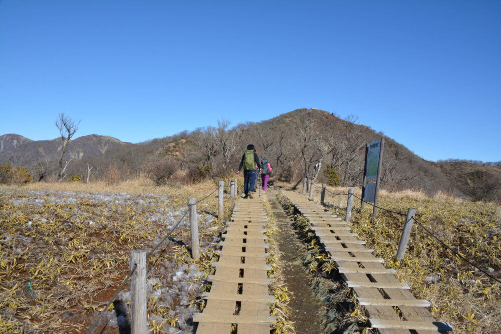 塔ノ岳の登山道と塔ノ岳山頂