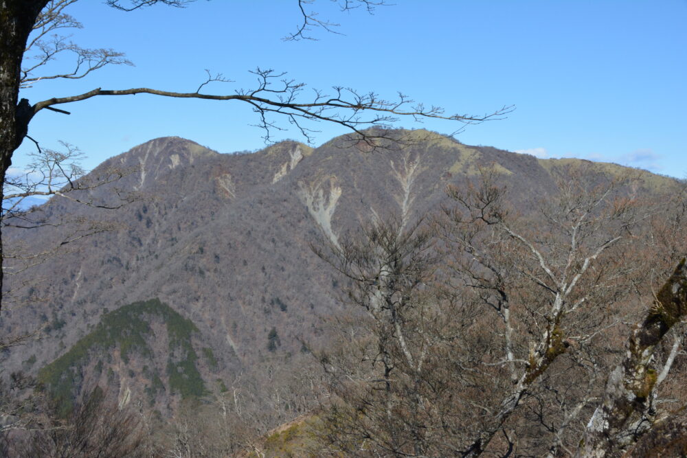 塔ノ岳から見る蛭ヶ岳