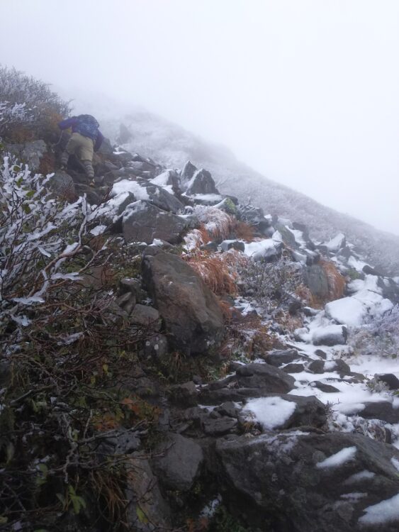 初冬の岩木山の登山道