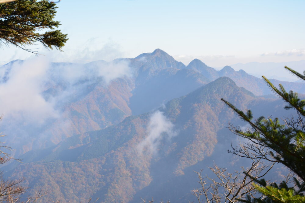 大峰山（弥山・八経ヶ岳）から見た行者還岳