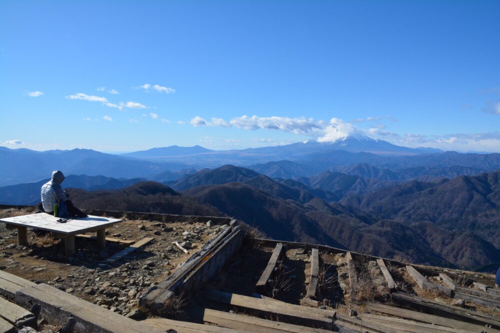 塔ノ岳山頂から見る富士山