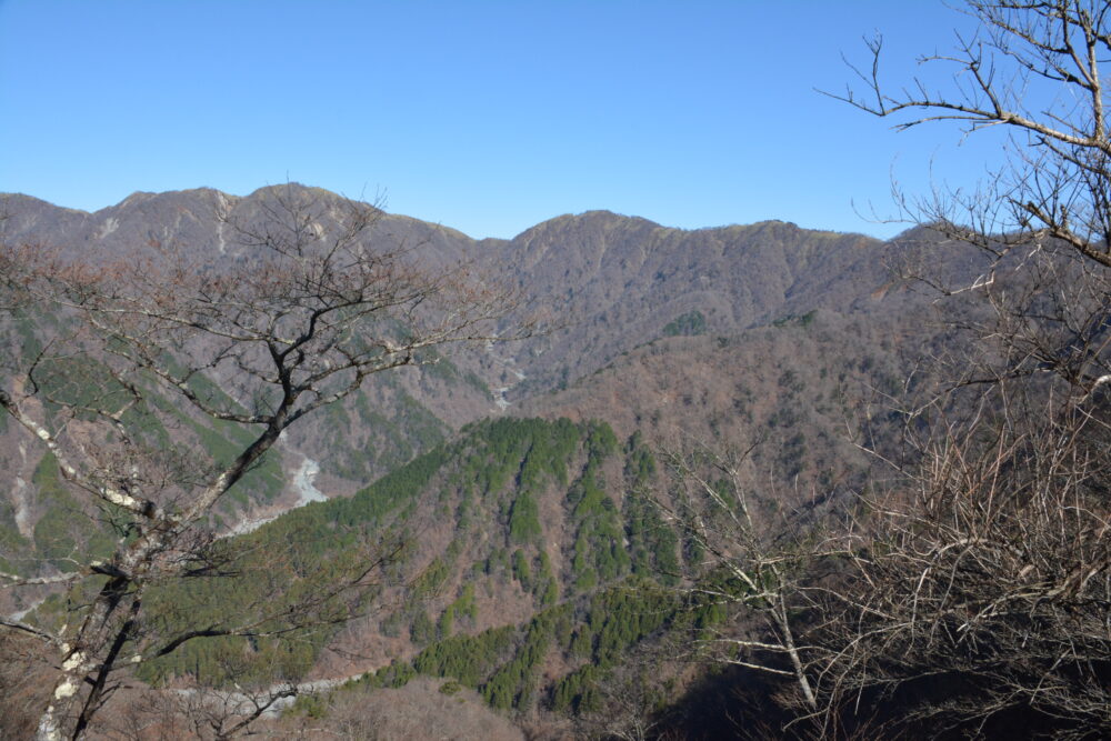 丹沢の峰々