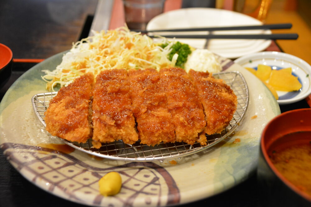 湯遊三昧 湯花楽 秦野店で食べたとんかつ定食