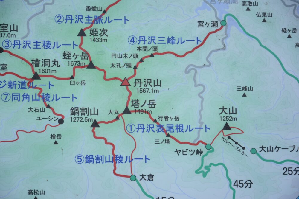 丹沢山山頂にあった丹沢のルート案内図