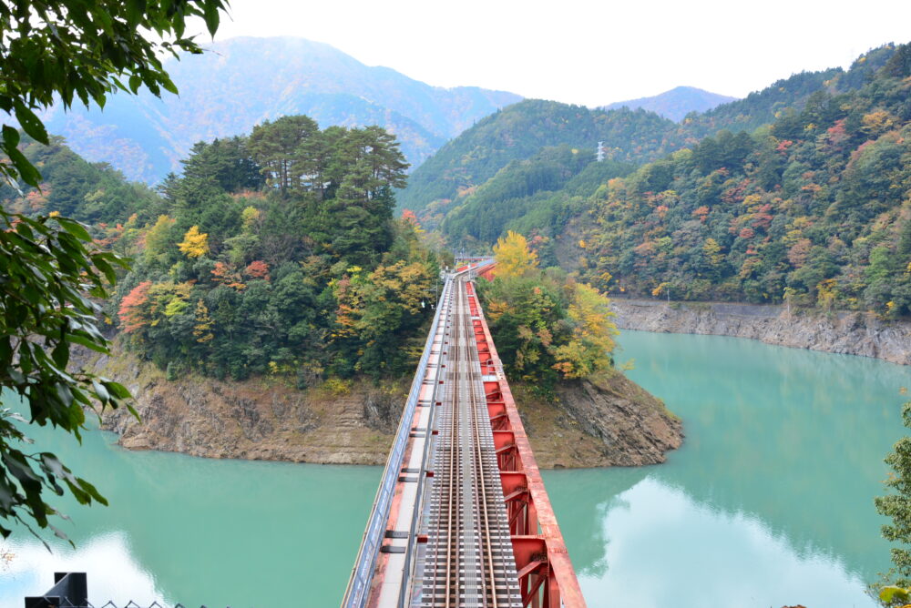 奥大井湖上駅への鉄橋（レインボーブリッジ）