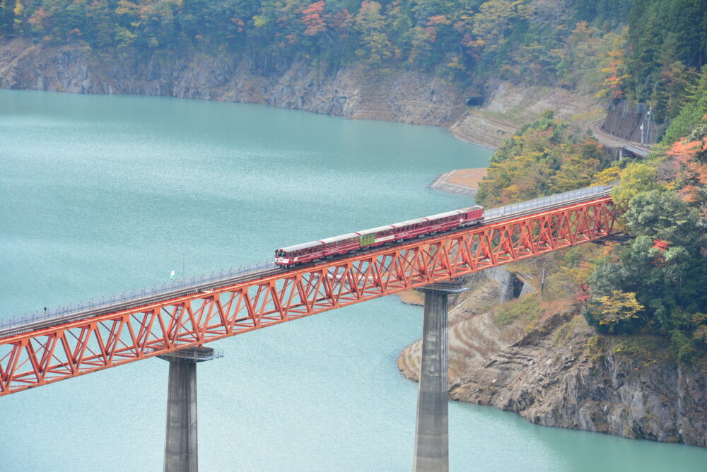 奥大井湖上駅にやってくる大井川鉄道