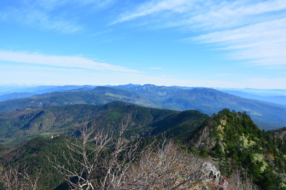 四阿山山頂から眺める草津白根山