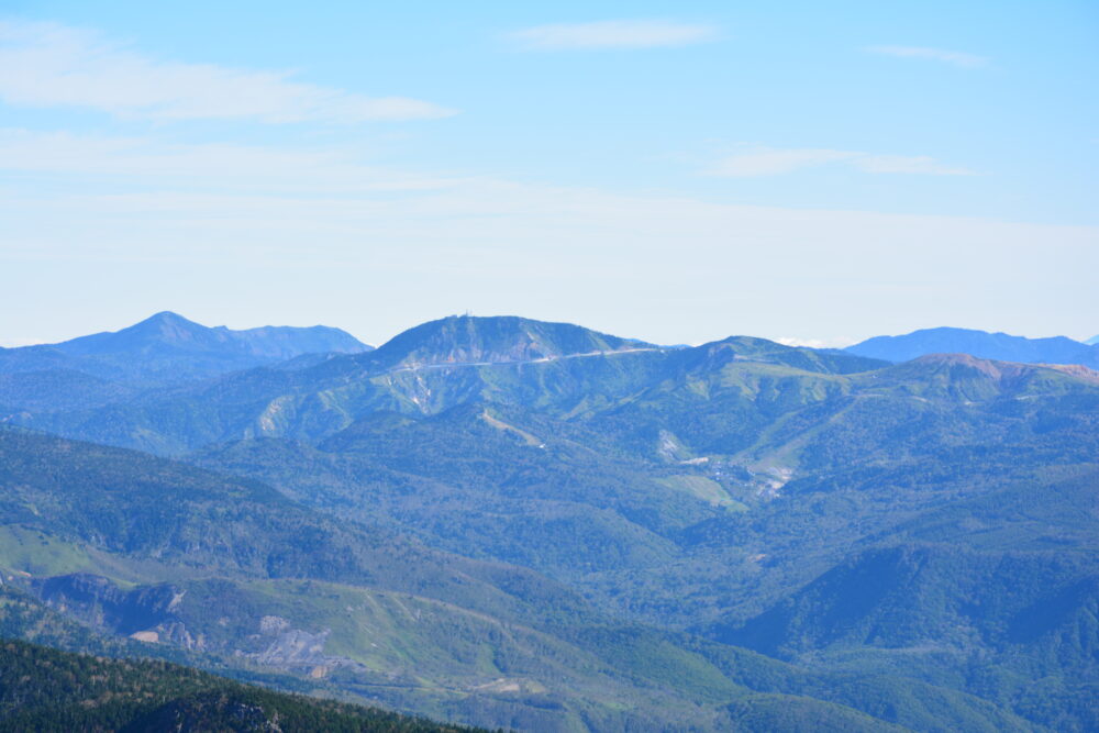 四阿山山頂から眺める草津白根山