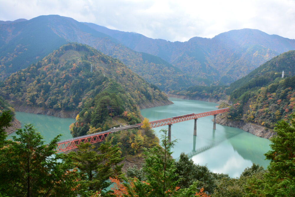 奥大井湖上駅にやってくる大井川鉄道