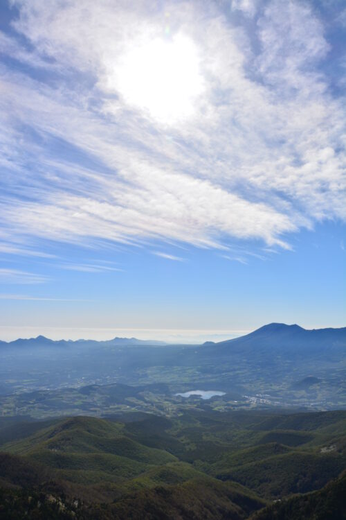 四阿山山頂から眺める秋晴れの空