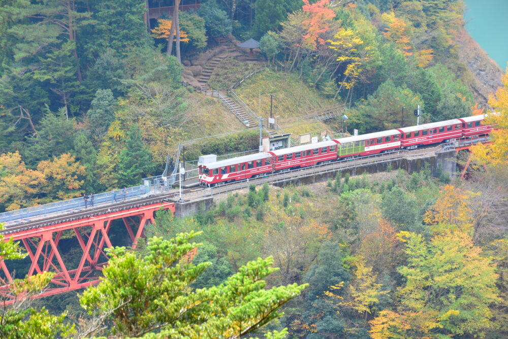 奥大井湖上駅に停まる大井川鉄道