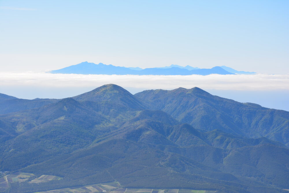 四阿山山頂から眺める八ヶ岳・南アルプス