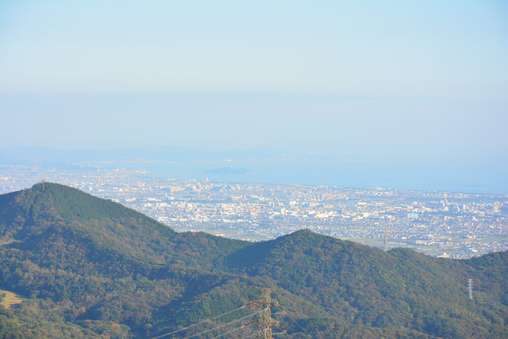 丹沢の菜の花台展望台から眺めた江の島