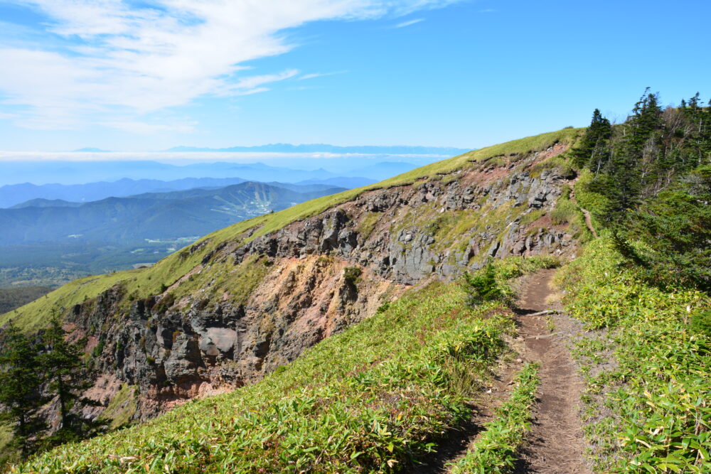 解放感抜群の根子岳の登山道