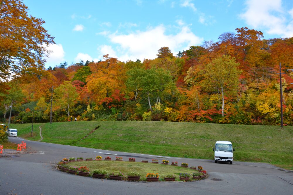 新玉川温泉前の紅葉