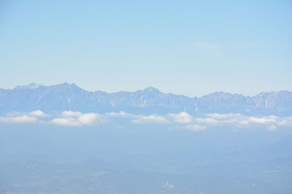 根子岳山頂から眺める鹿島槍ヶ岳・五竜岳・唐松岳