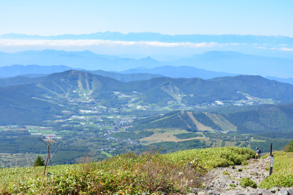 根子岳山頂から眺める菅平高原