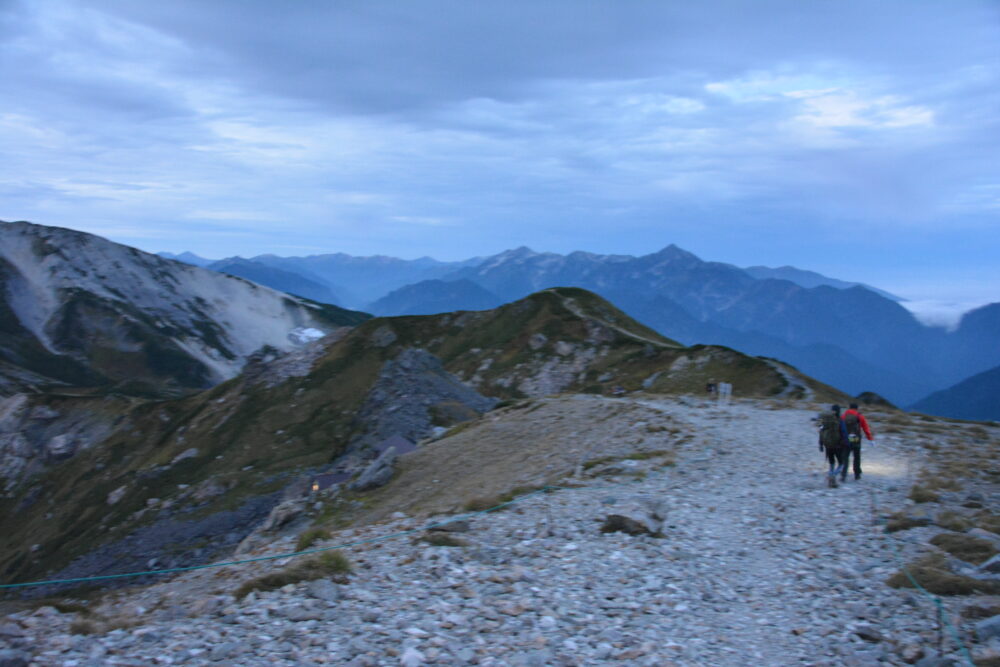 白馬山荘直下の登山道