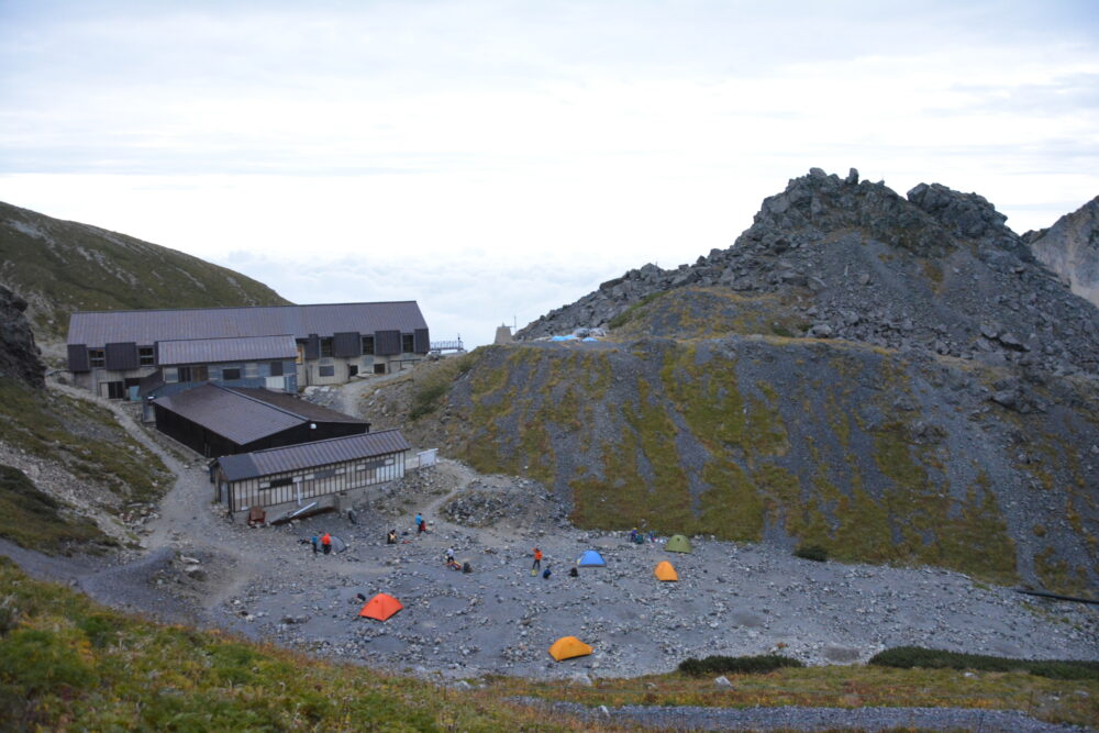 白馬岳頂上宿舎とテント場