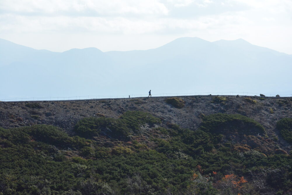 草津白根山（本白根山）の本白根山展望所から見た稜線