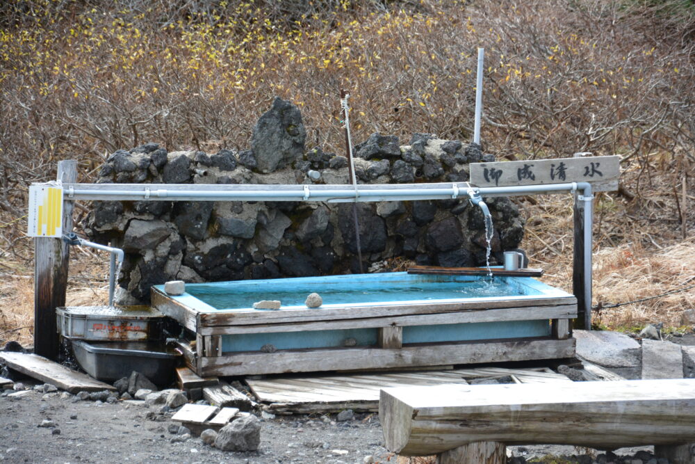 岩手山の8合目避難小屋前の水場