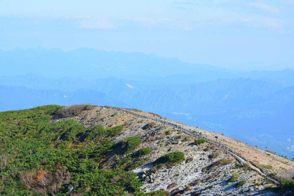 草津白根山（本白根山）の稜線