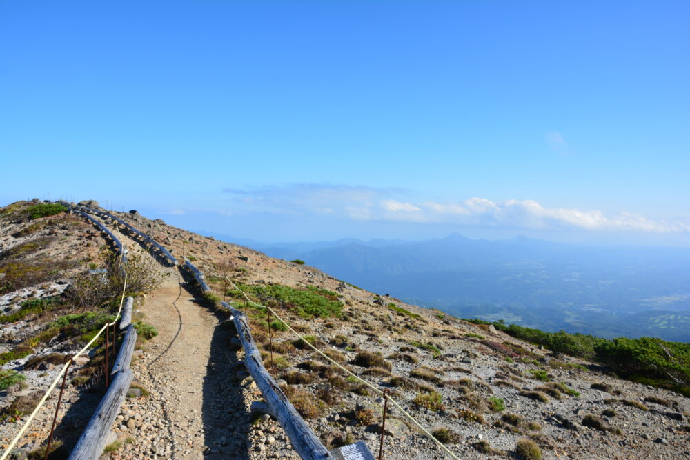 草津白根山（本白根山）の稜線